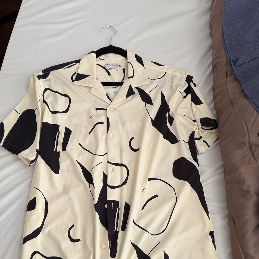 Zara Men's Black and Cream Patterned Shirt